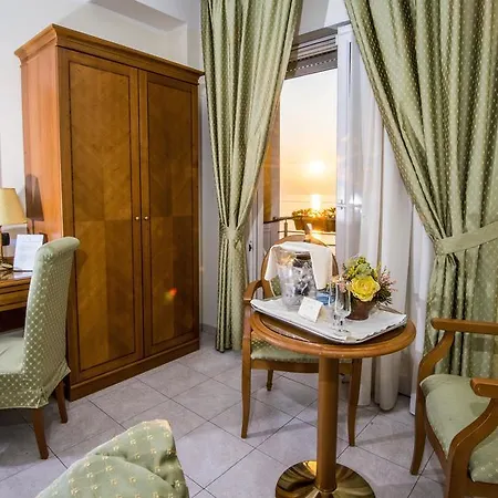 Grand Victoria Hotel 4*