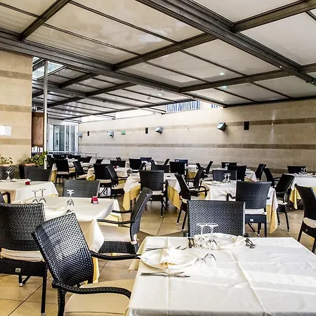Grand Victoria מלון באניירה קלאברה