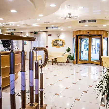 Grand Victoria 4* באניירה קלאברה
